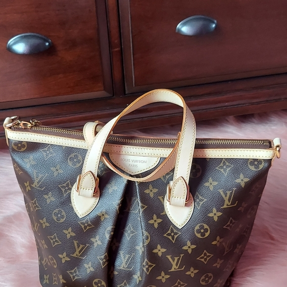 Authentic Louis Vuitton Bag - Picture 2 of 15